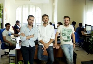 El equipo de Genial.ly, con Juan Rubio en el centro.